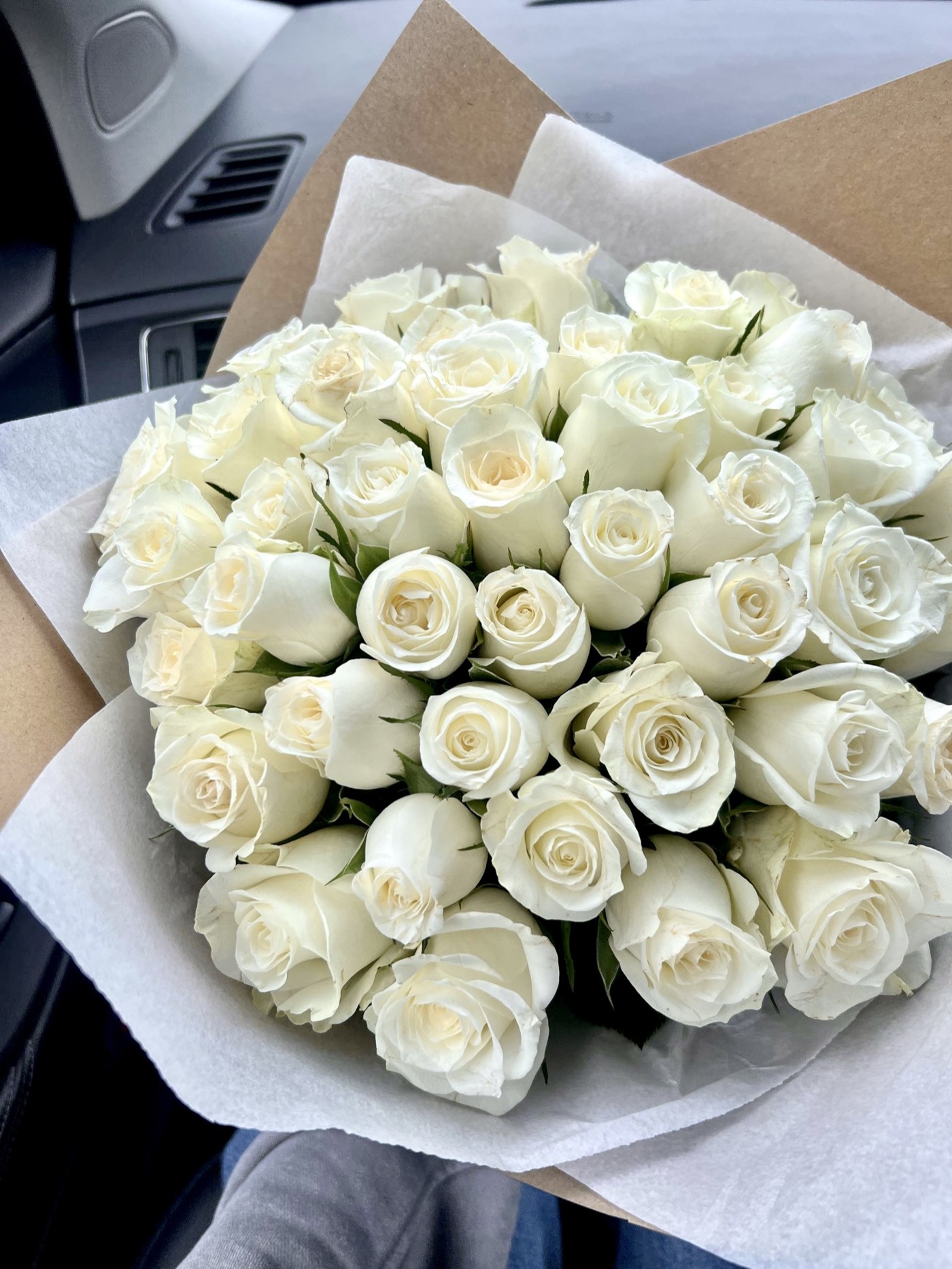 25 White Roses bouquet