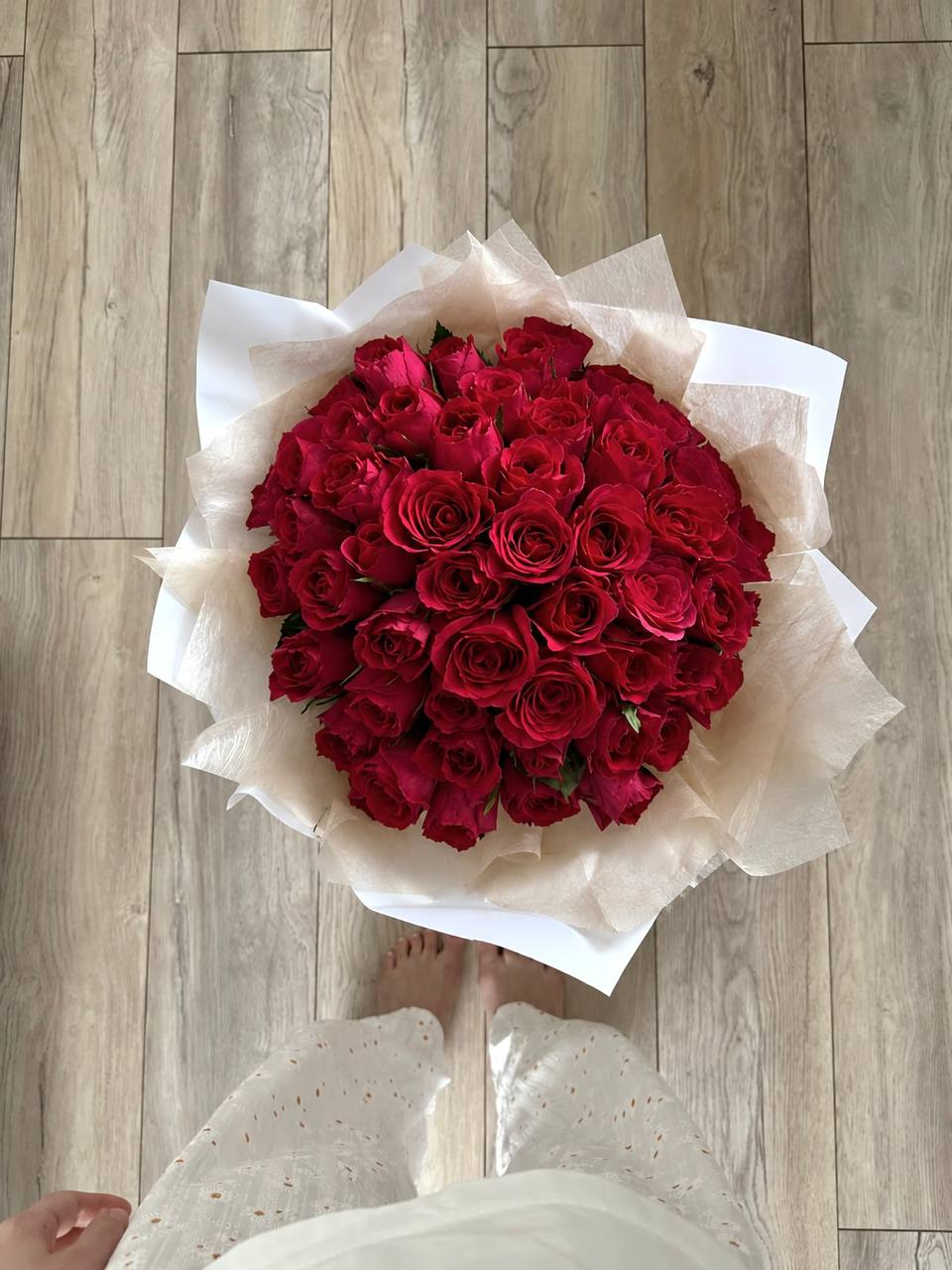 Large bouquet of red roses